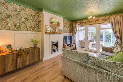 5 Nursery Drive, Wombourne, Wolverhampton, WV5 0BY
