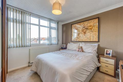 5 Nursery Drive, Wombourne, Wolverhampton, WV5 0BY