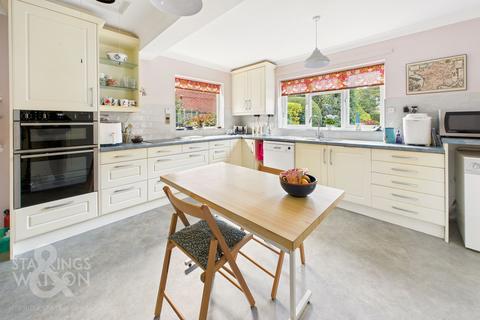 4 bedroom detached house for sale, The Street, Brooke, Norwich
