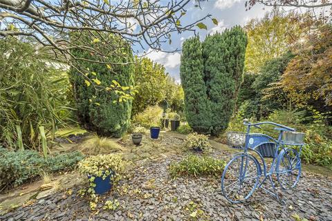 8 Abergeldie Road, London, SE12 8BJ