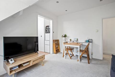 2 bedroom flat to rent, West Overcliff Drive, Bournemouth