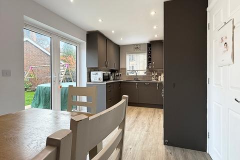 4 bedroom link detached house for sale, Samuel Courtauld Avenue, Braintree, CM7