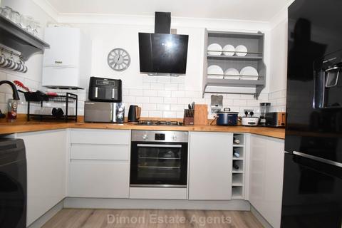 2 bedroom flat for sale, Redlea Court, Military Road, Gosport