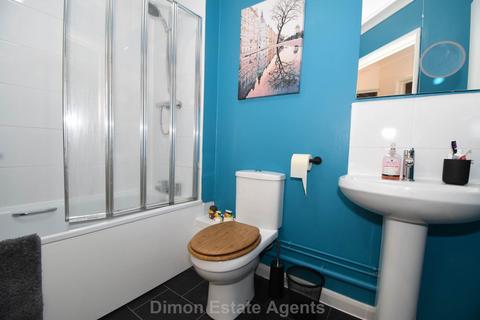 2 bedroom flat for sale, Redlea Court, Military Road, Gosport