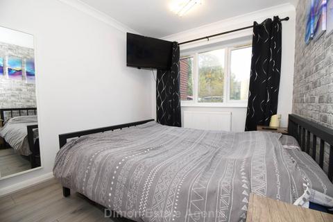 2 bedroom flat for sale, Redlea Court, Military Road, Gosport