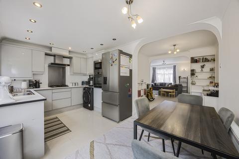 3 bedroom terraced house for sale, Warren Road, Barkingside, IG6