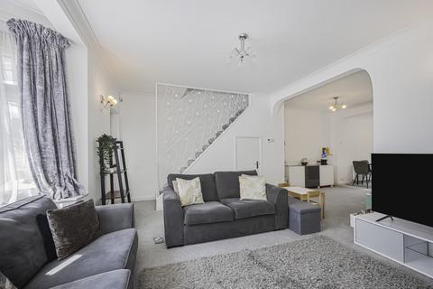 3 bedroom terraced house for sale, Warren Road, Barkingside, IG6
