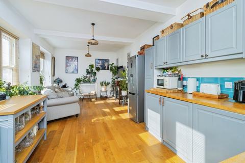 2 bedroom apartment for sale, George Street, Teignmouth TQ14