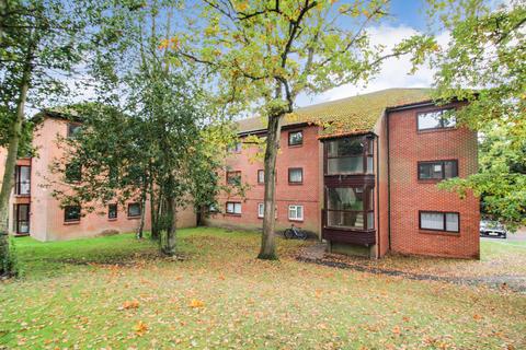 2 bedroom apartment for sale, Yeovil Close,  Farnborough, GU14