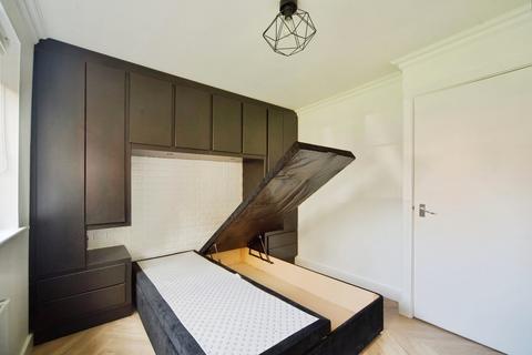 25 Firbank Close, Enfield, EN2 7ER