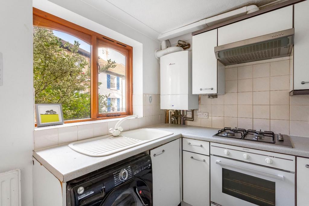 Kitchen (1).jpg