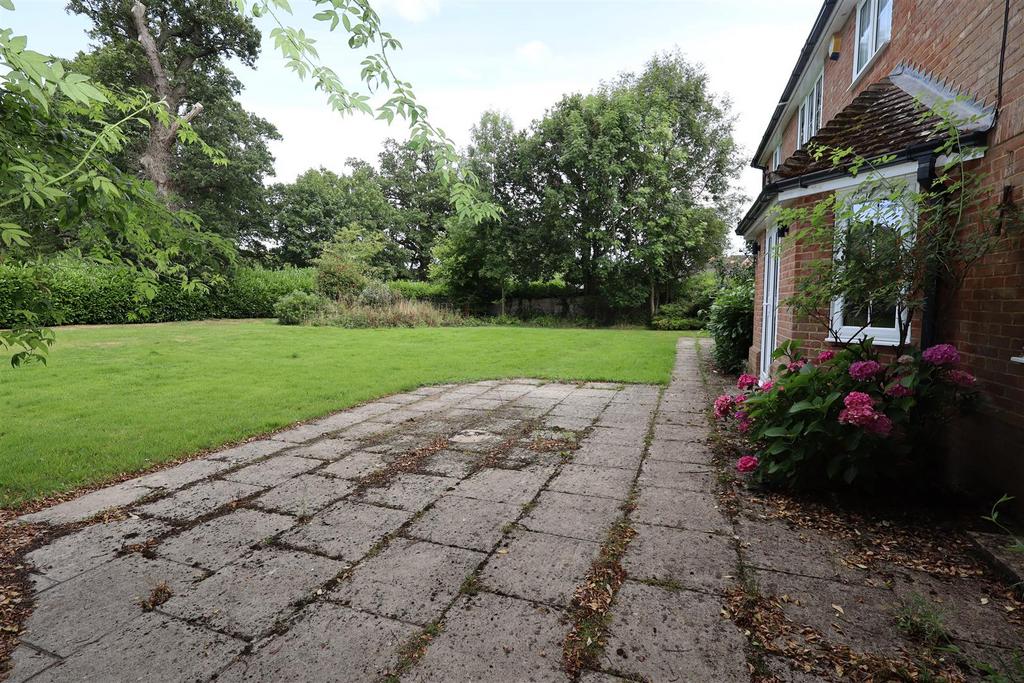 The Rectory, The Village, Finchampstead (28).JPG