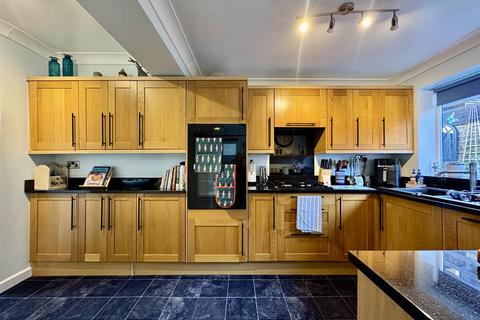 4 bedroom semi-detached house for sale, Greenside Avenue, Waterloo, Huddersfield, HD5 8QQ
