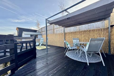 4 bedroom semi-detached house for sale, Greenside Avenue, Waterloo, Huddersfield, HD5 8QQ