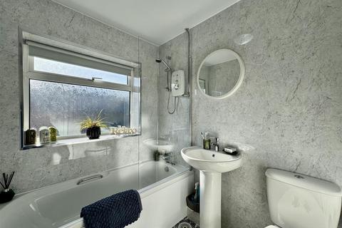 4 bedroom semi-detached house for sale, Greenside Avenue, Waterloo, Huddersfield, HD5 8QQ