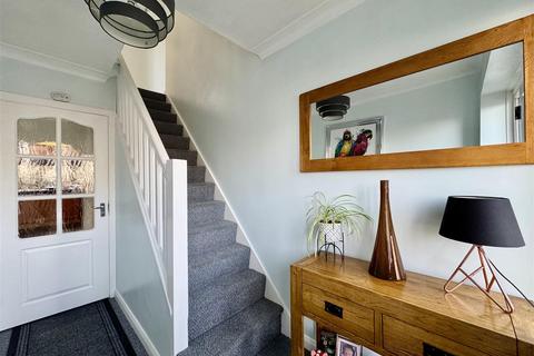 4 bedroom semi-detached house for sale, Greenside Avenue, Waterloo, Huddersfield, HD5 8QQ