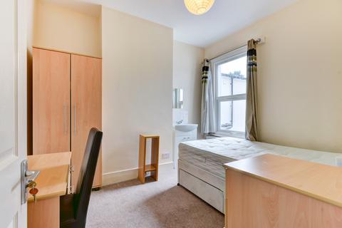 6 bedroom house to rent, Totland Road, Brighton BN2