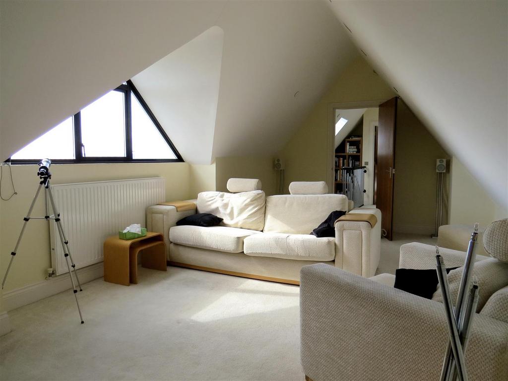 6 St James Fotor.jpg