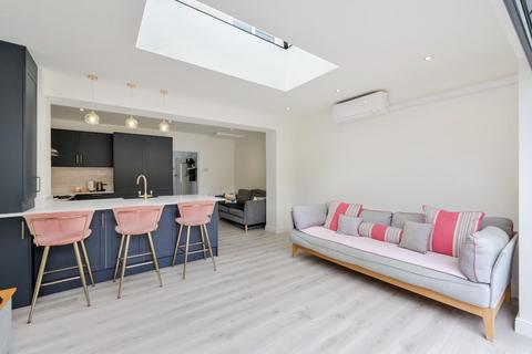2 bedroom terraced house for sale, Station Avenue, Ewell