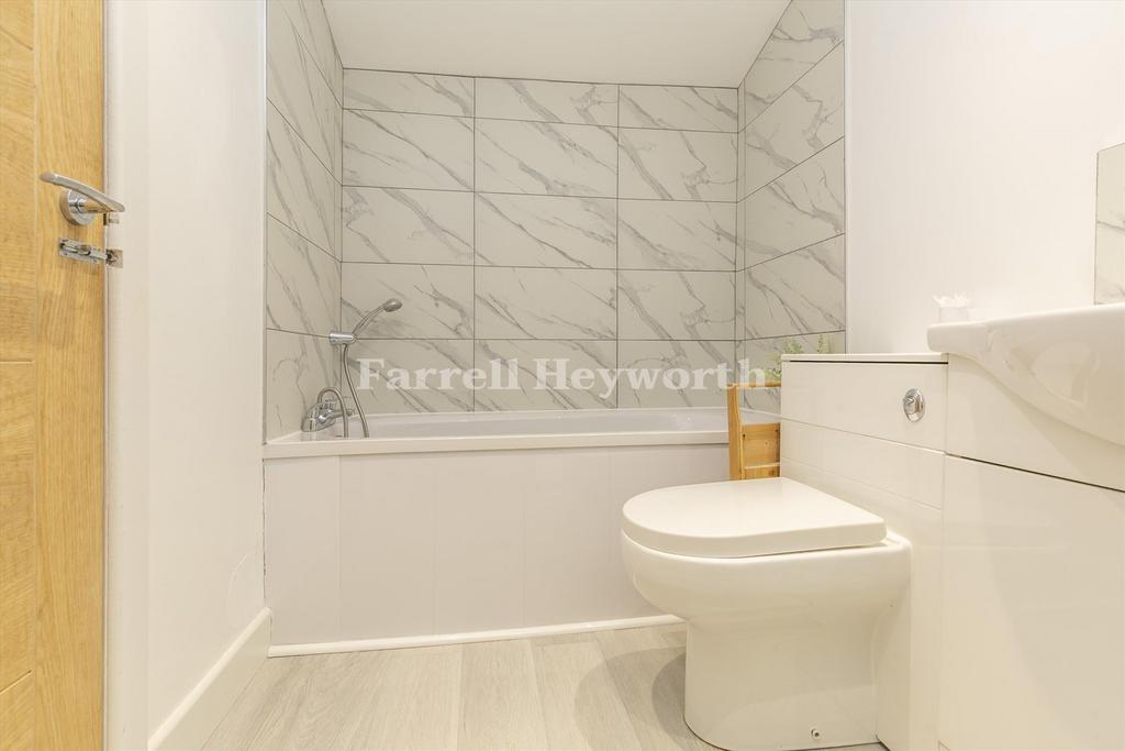 Flat 2 bathroom