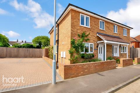 3 bedroom semi-detached house for sale, Chichester Close, Ashford
