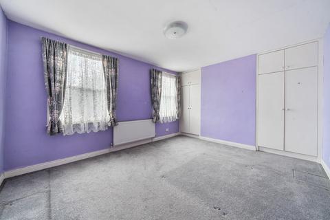 3 bedroom flat for sale, Merton Road, London, SW18