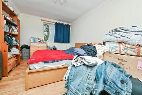 3 bedroom flat for sale, Stonegrove, Edgware HA8