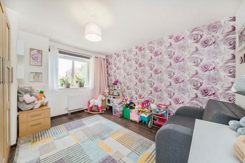 2 bedroom flat for sale, Elmwood Avenue, Feltham TW13