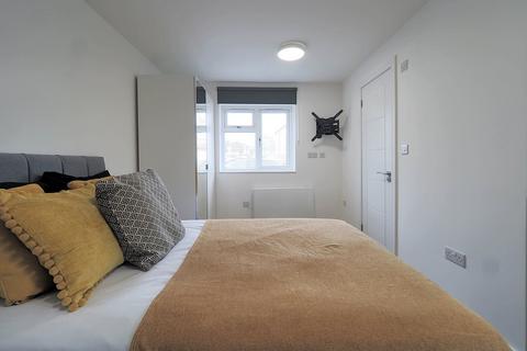 1 bedroom in a house share to rent, The Meadow Way, Harrow HA3