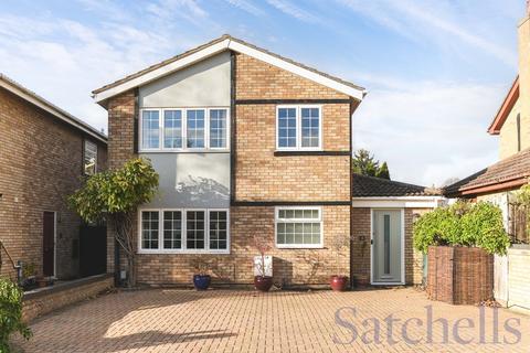 4 bedroom detached house for sale, Swanbourne Close, Biggleswade, SG18