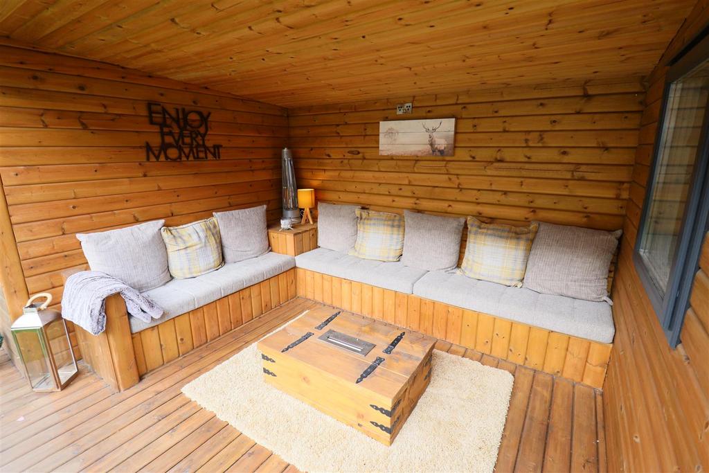 Luxury garden lodge
