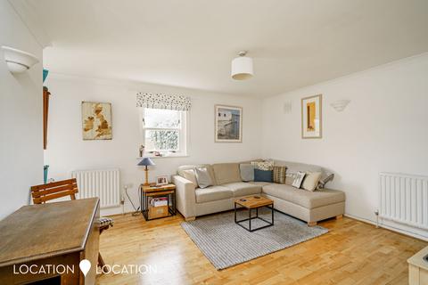 2 bedroom flat for sale, Stoke Newington Church Street, London, N16