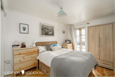 2 bedroom flat for sale, Stoke Newington Church Street, London, N16