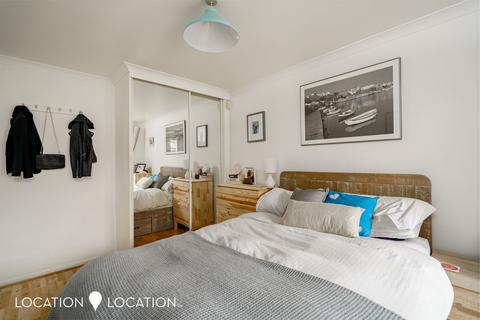 2 bedroom flat for sale, Stoke Newington Church Street, London, N16