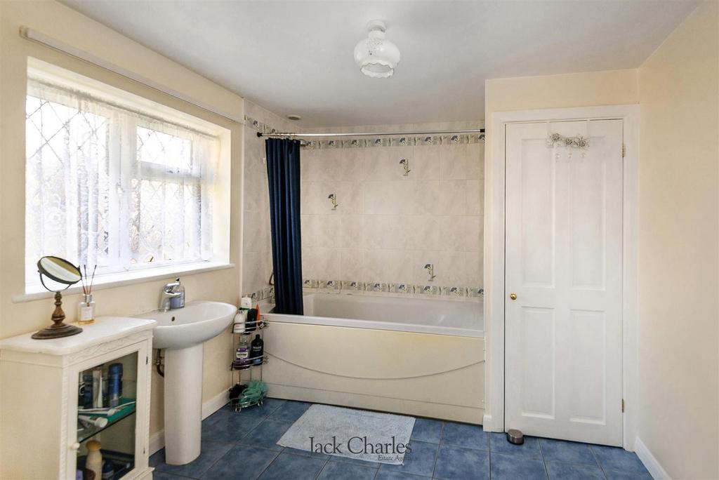1 Rutherford Way, TN10 4 RH 014.jpg