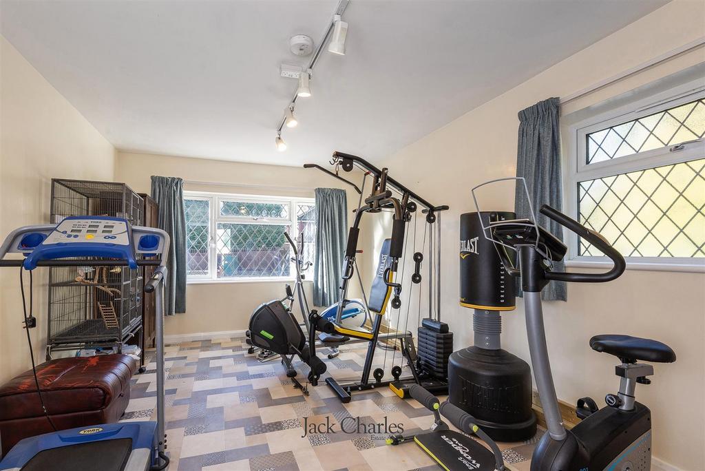 1 Rutherford Way, TN10 4 RH 004.jpg