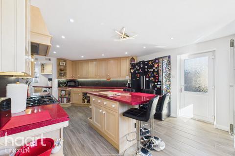 4 bedroom semi-detached house for sale, Devonshire Road, Scampton