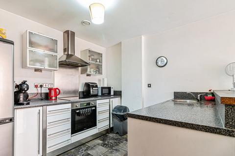 2 bedroom apartment for sale, Blantyre Street, Manchester M15