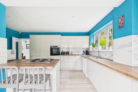 undefined, Roxton Gardens, Croydon
