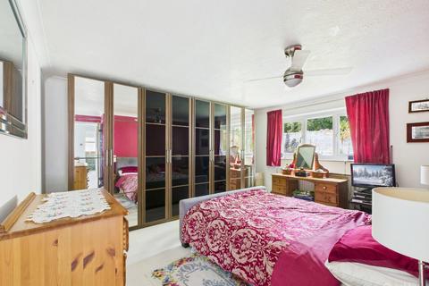 undefined, Roxton Gardens, Croydon