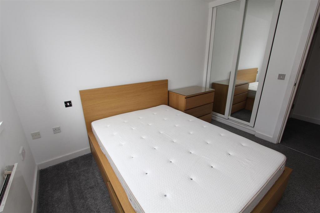 Bed1.JPG