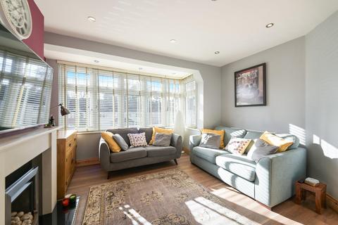 4 bedroom terraced house for sale, Manor Way, Banstead