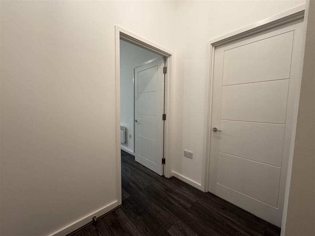 Hallway Pic 2.jpeg