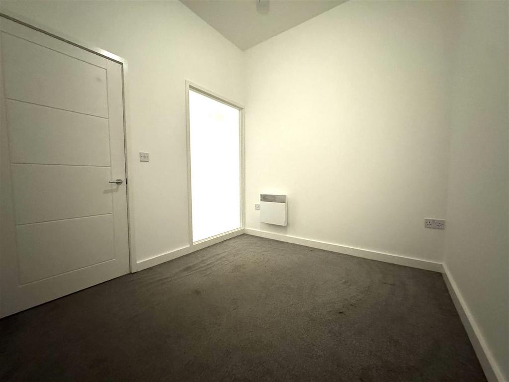 Bedroom 2 Pic 5.jpeg