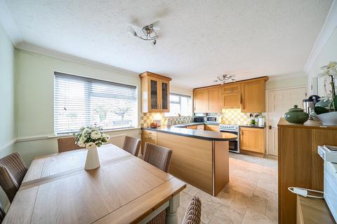 2 bedroom detached bungalow for sale, Birch Way, Warlingham CR6