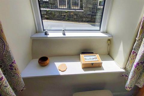 2 bedroom house for sale, 5 Rock Terrace, Harlech