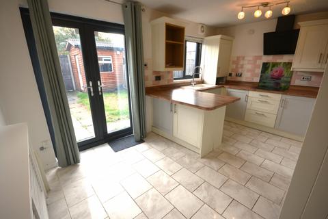 3 bedroom terraced house to rent, Stamford Square, Ashton-under-Lyne, OL6 6QR