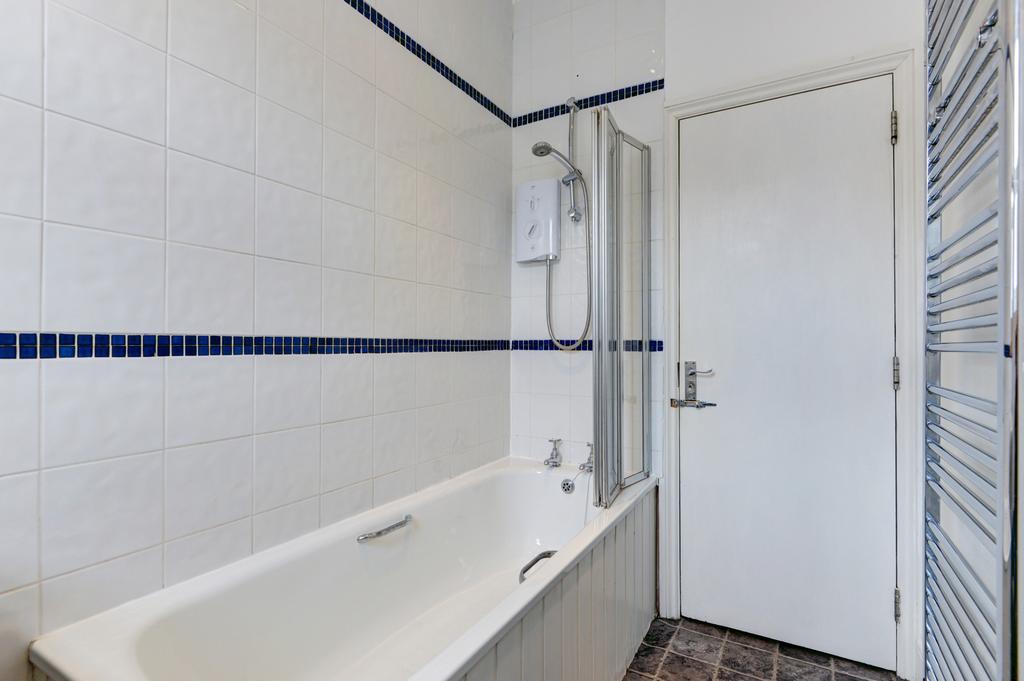 Bright and neatly maintained bathroom suite fea...