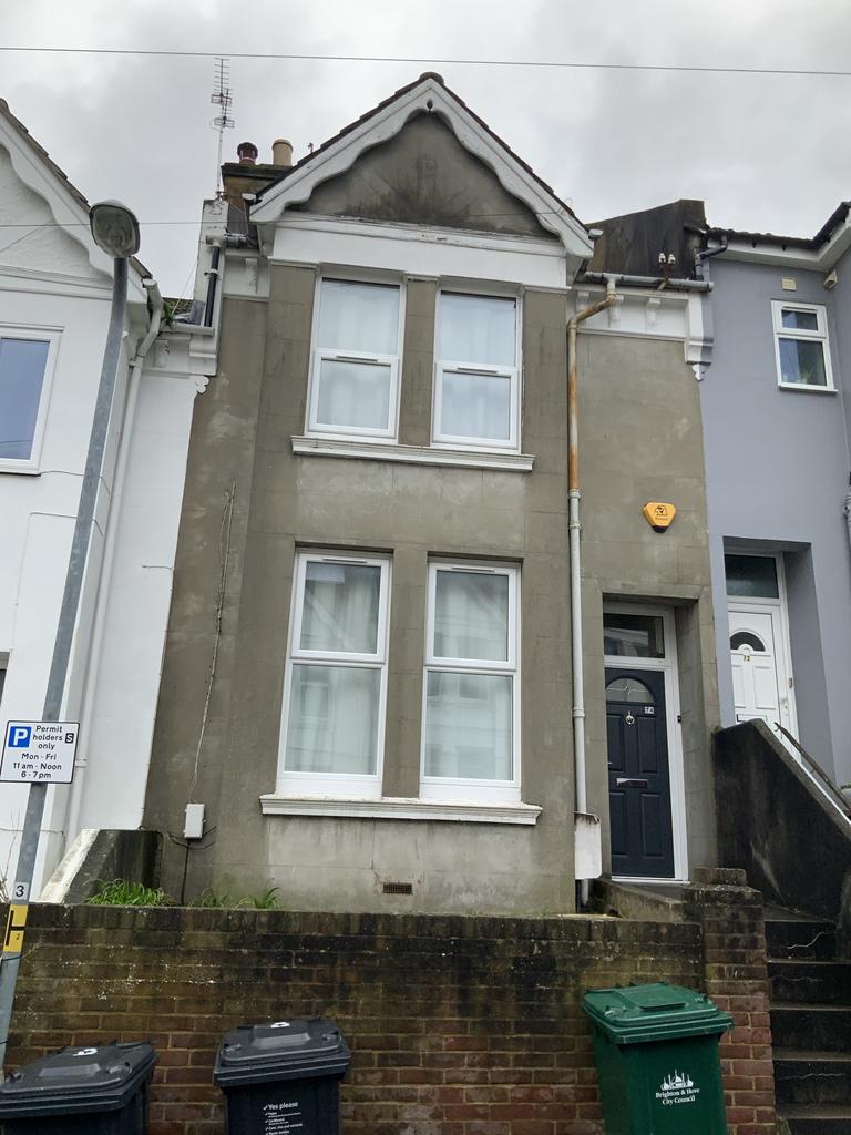 A charming terraced house with a well-maintaine...
