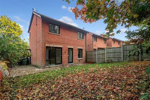 3 bedroom detached house for sale, Runford Court, Milton Keynes MK5